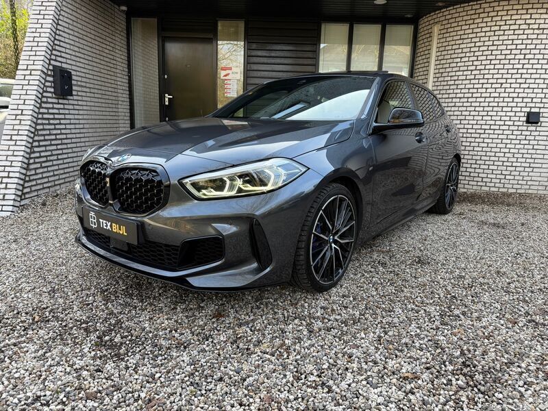 Grijs, metallic lak Gebruikt 2020 BMW M135 Executive Hatchback | € 39.950 (Iets duurder) - Afbeelding 1/4