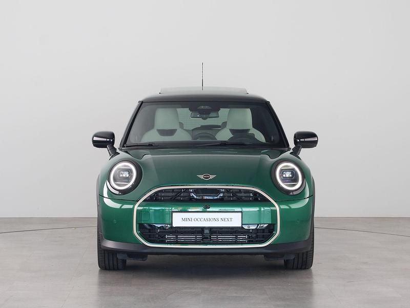 Occasion Mini Cooper Favoured 114 kW (156 PK) 2025 Groen Hatchback