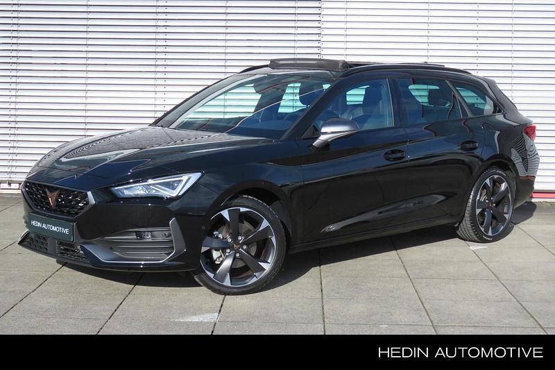 Zwart Gebruikt 2024 Cupra Leon Stationwagen | € 35.945 (Duur) - Afbeelding 1/4