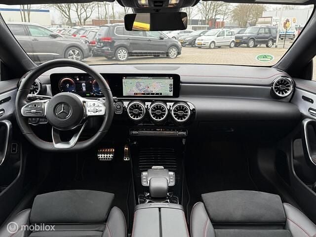 Occasion Mercedes CLA250 Shooting Brake AMG 161 PK (118 kW) 2021 Blauw Stationwagen
