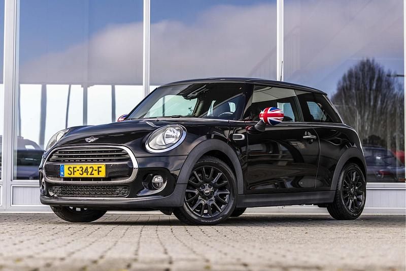 Occasion Mini Cooper Business 2018 Zwart (metallic) Hatchback