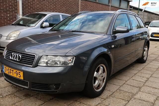 Grijs Gebruikt 2004 Audi A4 Stationwagen | € 1.950 (Eerlijke prijs) - Afbeelding 1/4
