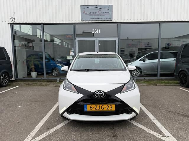 Occasion Toyota Aygo X-play 69 PK (50 kW) 2015 Wit Hatchback