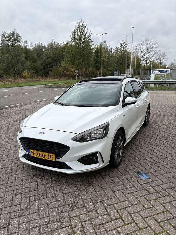 Wit Gebruikt 2021 Ford Focus ST-Line X Stationwagen | € 12.950 (Eerlijke prijs) - Afbeelding 1/4