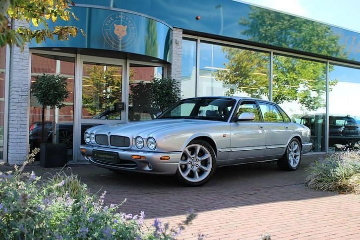 Zilver Gebruikt 2000 Jaguar XJR Sedan | € 9.950 - Afbeelding 1/4