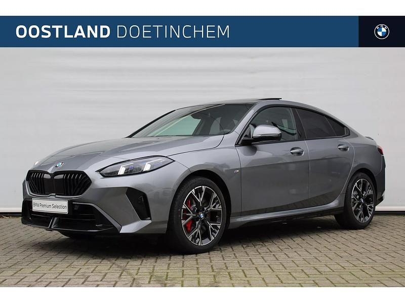 Grijs Gebruikt 2025 BMW 220 M Sport Sedan | € 45.950 - Afbeelding 1/4