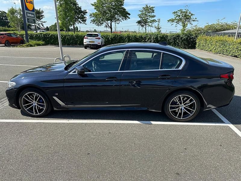 Zwart Gebruikt 2022 BMW 530 Executive Sedan | € 42.500 (Super prijs) - Afbeelding 1/4