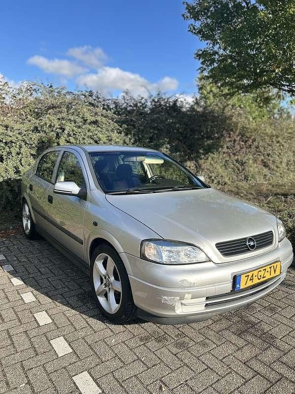 Grijs Gebruikt 2001 Opel Astra Hatchback | € 2.300 (Goede deal) - Afbeelding 1/4