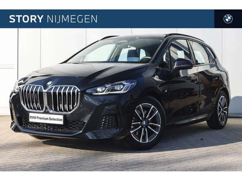 Zwart, metallic lak Gebruikt 2024 BMW 223 Active Tourer Executive MPV | € 49.950 - Afbeelding 1/4