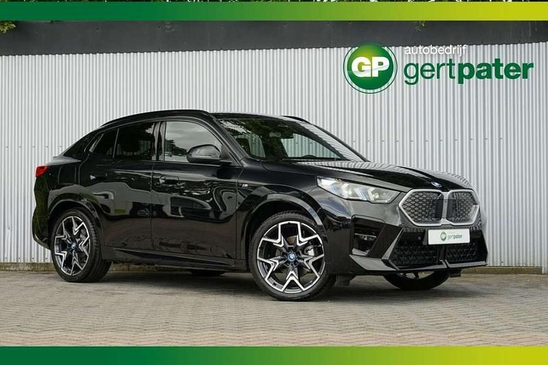 Zwart Gebruikt 2025 BMW iX2 M Sport SUV | € 48.900 - Afbeelding 1/4