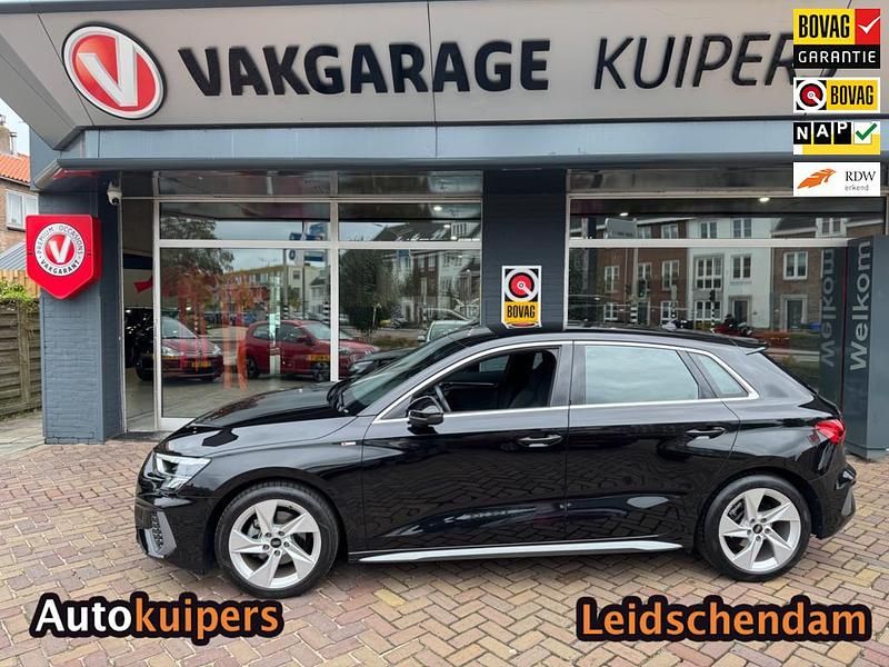 Zwart Gebruikt 2022 Audi A3 Sportback e-tron S-Line Hatchback | € 23.950 (Goede deal) - Afbeelding 1/4
