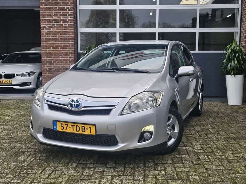 Grijs Gebruikt 2012 Toyota Auris Hybrid Hatchback | € 9.995 (Goede deal) - Afbeelding 1/4