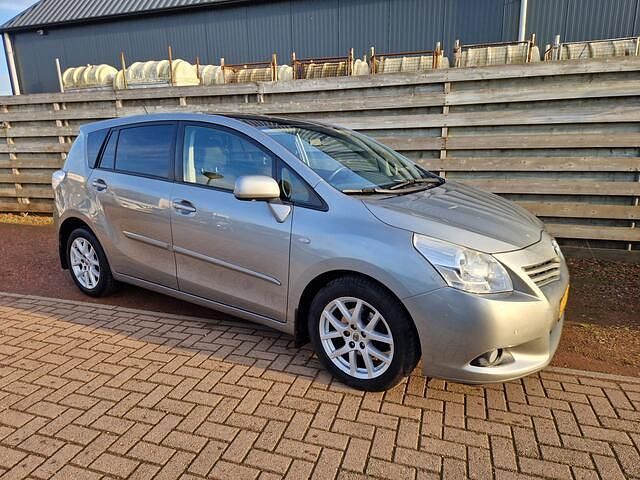 Grijs Occasion 2010 Toyota Verso Business Edition MPV | € 6.750 (Goede deal) - Afbeelding 1/4