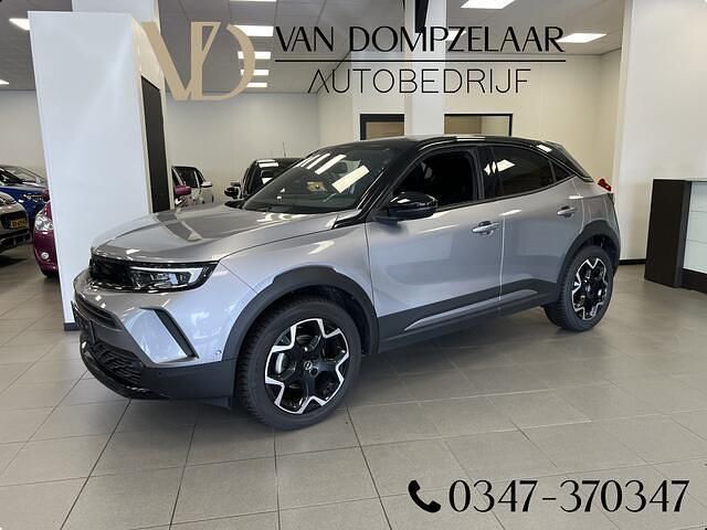 Grijs, metallic lak Gebruikt 2024 Opel Mokka Ultimate SUV | € 24.855 (Eerlijke prijs) - Afbeelding 1/4
