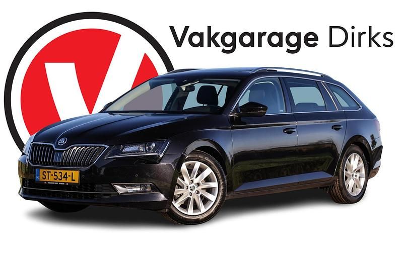 Zwart Gebruikt 2018 Skoda Superb Stationwagen | € 15.939 (Eerlijke prijs) - Afbeelding 1/3