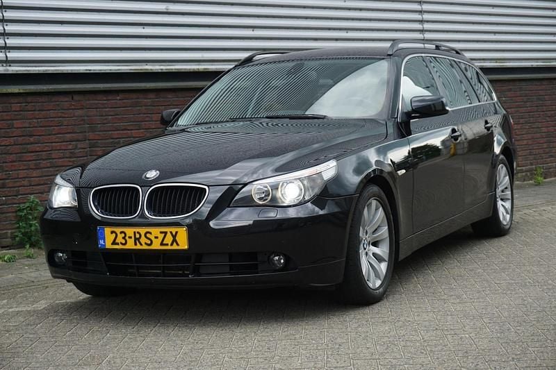 Zwart, metallic lak Gebruikt 2005 BMW 530 Executive Stationwagen | € 15.450 - Afbeelding 1/4