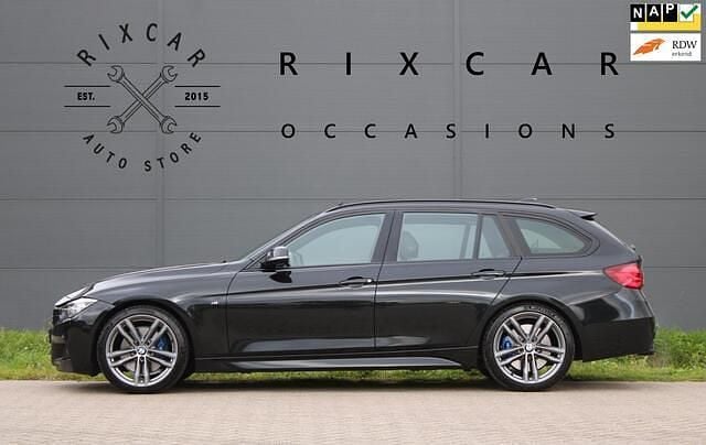 Zwart Gebruikt 2019 BMW 320 M Sport Stationwagen | € 19.940 (Goede deal) - Afbeelding 1/4