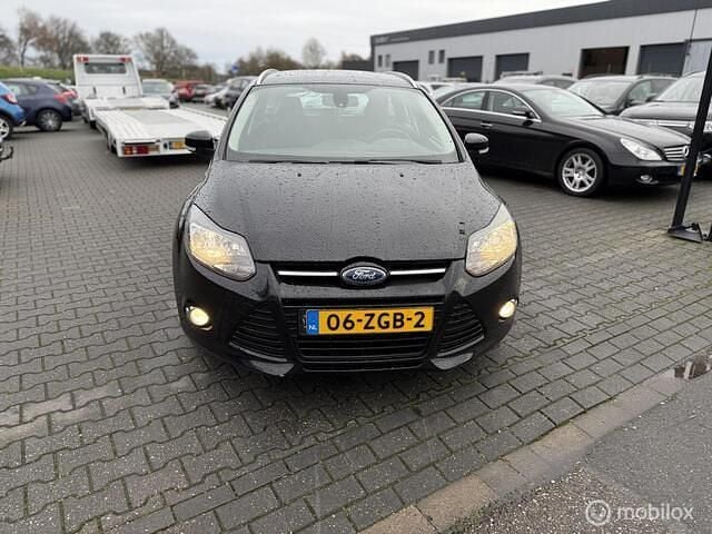 Zwart Gebruikt 2012 Ford Focus Titanium Stationwagen | € 2.350 (Goede deal) - Afbeelding 1/4