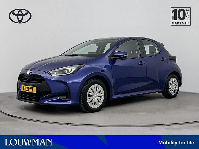 Blauw Occasion 2023 Toyota Yaris Hybrid Active Hatchback | € 19.985 (Goede deal) - Afbeelding 1/4