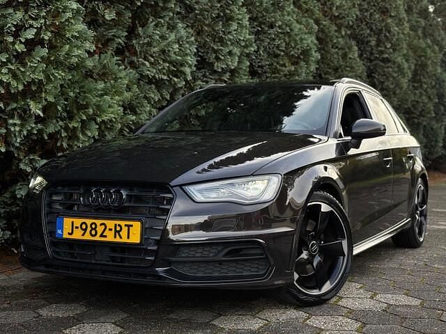 Bruin Gebruikt 2016 Audi A3 Sportback S-Line Hatchback | € 16.799 (Eerlijke prijs) - Afbeelding 1/4
