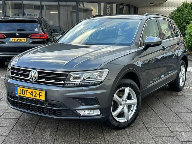 Grijs Gebruikt 2017 VW Tiguan Comfortline SUV | € 22.950 (Goede deal) - Afbeelding 1/4