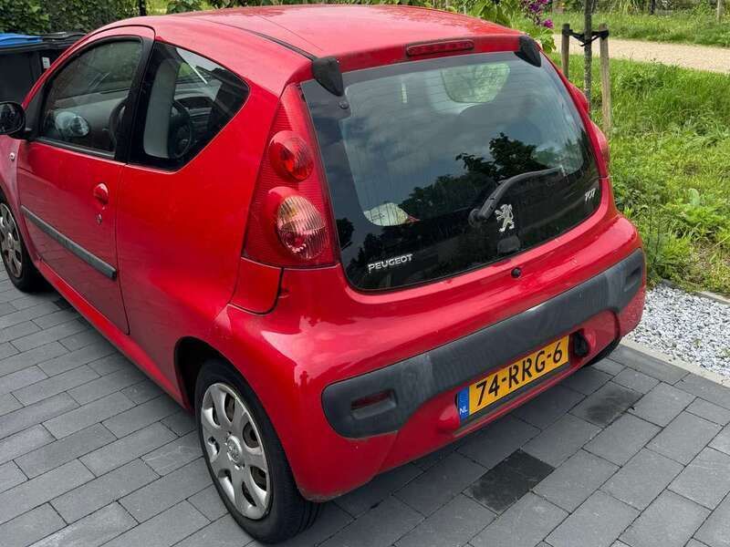 Rood Gebruikt 2009 Peugeot 107 Hatchback | € 1.550 (Eerlijke prijs) - Afbeelding 1/4