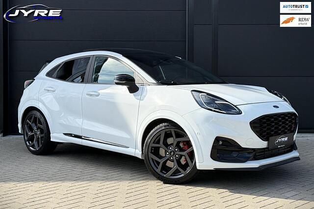 Wit Gebruikt 2023 Ford Puma Performance Edition SUV | € 28.995 (Eerlijke prijs) - Afbeelding 1/4