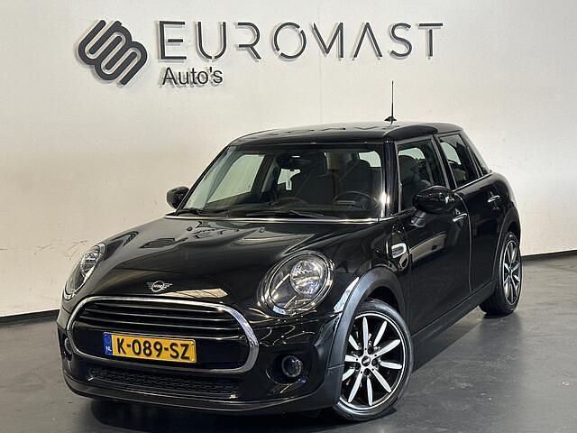 Zwart Gebruikt 2021 Mini Cooper Chili Hatchback | € 18.950 (Eerlijke prijs) - Afbeelding 1/4