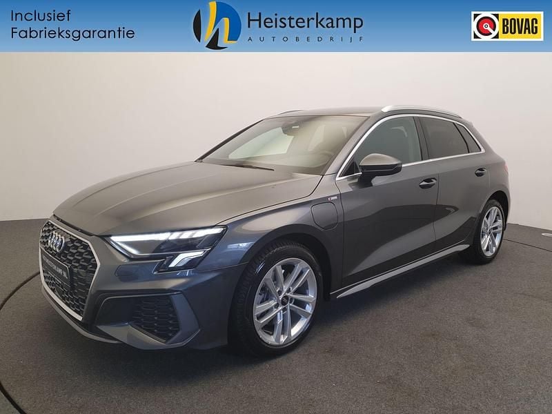 Grijs Gebruikt 2024 Audi A3 Sportback e-tron S-Line Sedan | € 34.950 (Goede deal) - Afbeelding 1/4