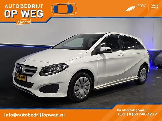 Wit Occasion 2018 Mercedes B220 Ambition MPV | € 12.500 (Duur) - Afbeelding 1/4