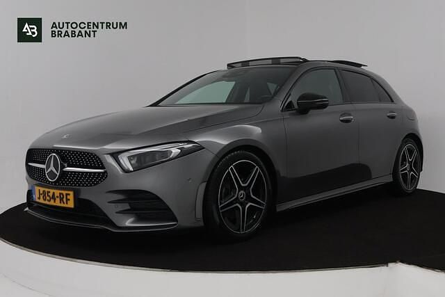 Grijs Gebruikt 2020 Mercedes A180 Business Hatchback | € 25.945 (Eerlijke prijs) - Afbeelding 1/4