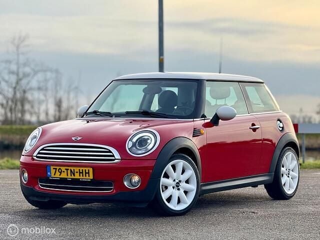 Rood Occasion 2006 Mini Cooper Chili Hatchback | € 3.950 (Duur) - Afbeelding 1/4