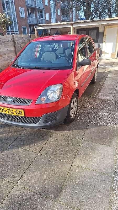 Rood Occasion 2008 Ford Fiesta Cool & Sound Edition Hatchback | € 1.750 (Eerlijke prijs) - Afbeelding 1/4