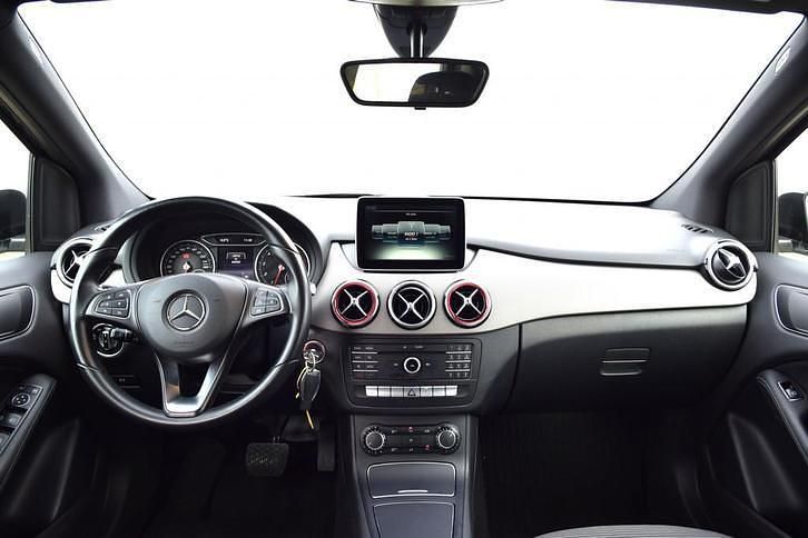Occasion Mercedes B180 123 PK (90 kW) 2015 Zwart MPV