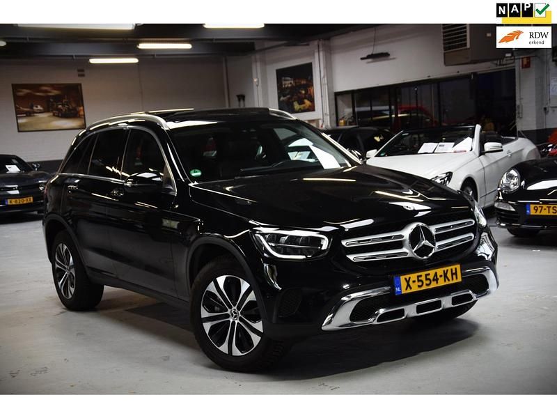 Zwart Gebruikt 2021 Mercedes GLC300 SUV | € 39.400 (Eerlijke prijs) - Afbeelding 1/4