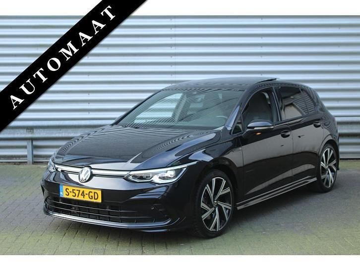 Zwart Occasion 2022 VW Golf VIII R-line Hatchback | € 28.950 (Eerlijke prijs) - Afbeelding 1/4