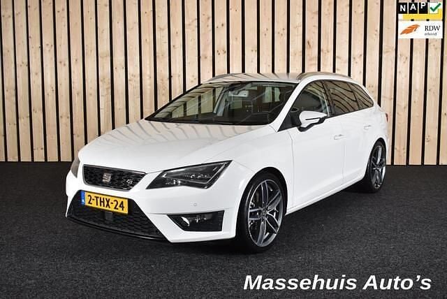 Wit Gebruikt 2014 Seat Leon ST FR First Edition Stationwagen | € 11.950 (Eerlijke prijs) - Afbeelding 1/4
