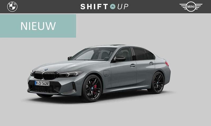 Grijs Gebruikt 2022 BMW 330e M Sport Sedan | € 43.940 (Duur) - Afbeelding 1/3