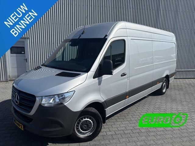 Grijs Gebruikt 2020 Mercedes Sprinter Van | € 21.900 (Goede deal) - Afbeelding 1/4