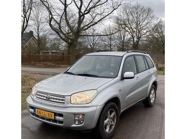 Grijs (metallic) Occasion 2003 Toyota RAV4 Sol SUV | € 4.600 (Goede deal) - Afbeelding 1/4
