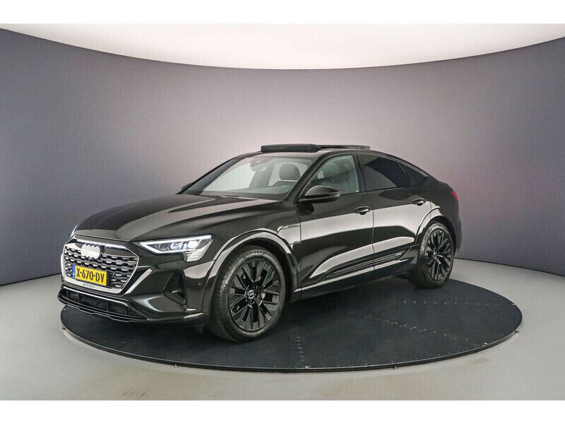 Madeirabruin Gebruikt 2023 Audi Q8 e-tron Advanced SUV | € 66.900 (Iets duurder) - Afbeelding 1/4