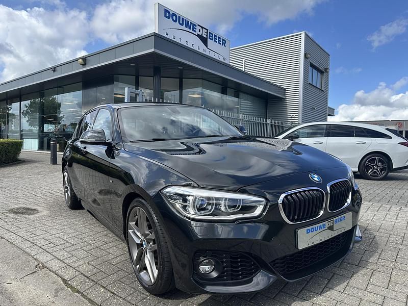 Zwart Gebruikt 2019 BMW 118 M Sport Hatchback | € 18.750 (Goede deal) - Afbeelding 1/4
