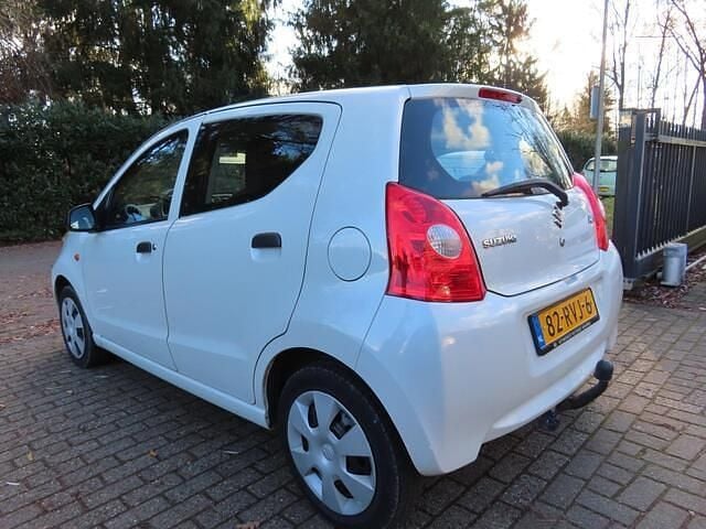 Wit (metallic) Gebruikt 2011 Suzuki Alto Comfort Hatchback | € 3.450 (Eerlijke prijs) - Afbeelding 1/4