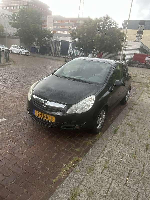 Zwart Gebruikt 2007 Opel Corsa Enjoy Hatchback | € 1.850 (Eerlijke prijs) - Afbeelding 1/4