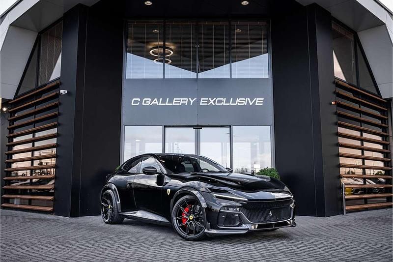 Zwart Gebruikt 2024 Ferrari Purosangue SUV | € 774.995 - Afbeelding 1/4