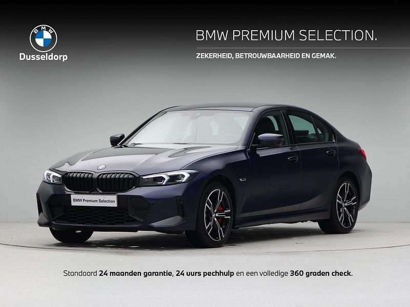 Blauw Occasion 2023 BMW 320e M Sport Sedan | € 38.950 (Eerlijke prijs) - Afbeelding 1/4