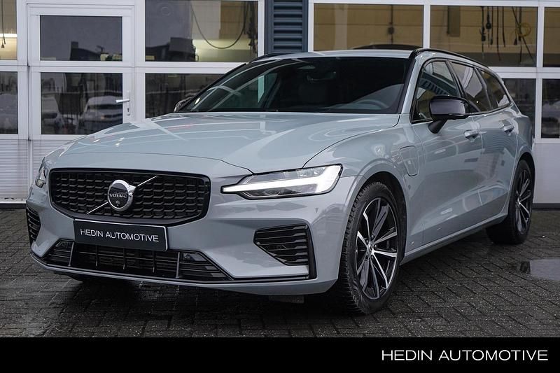 Grijs Occasion 2025 Volvo V60 Plus Stationwagen | € 47.995 (Duur) - Afbeelding 1/4
