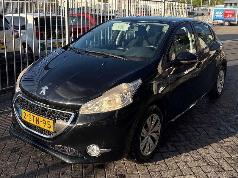 Zwart Gebruikt 2013 Peugeot 208 Allure Hatchback | € 6.000 (Iets duurder) - Afbeelding 1/4