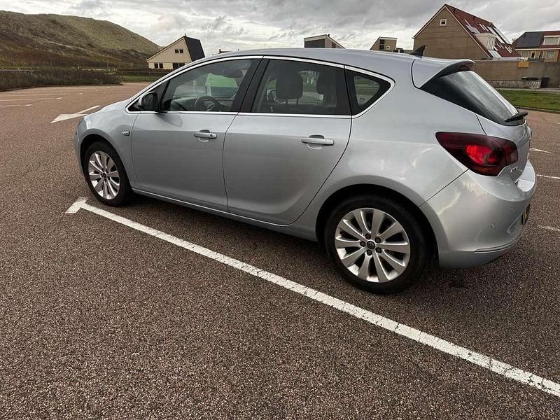 Grijs Gebruikt 2014 Opel Astra Cosmo Hatchback | € 3.750 (Super prijs) - Afbeelding 1/4