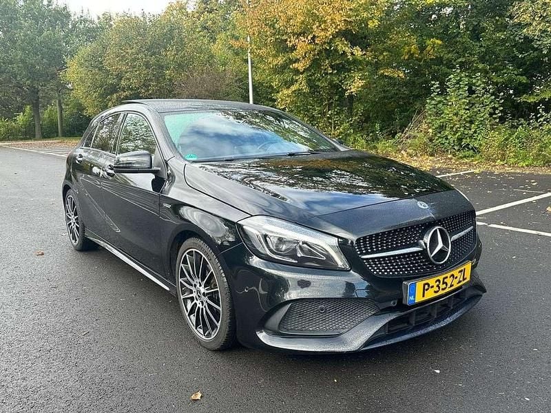 Zwart Gebruikt 2017 Mercedes A180 Business Stationwagen | € 16.950 (Eerlijke prijs) - Afbeelding 1/4